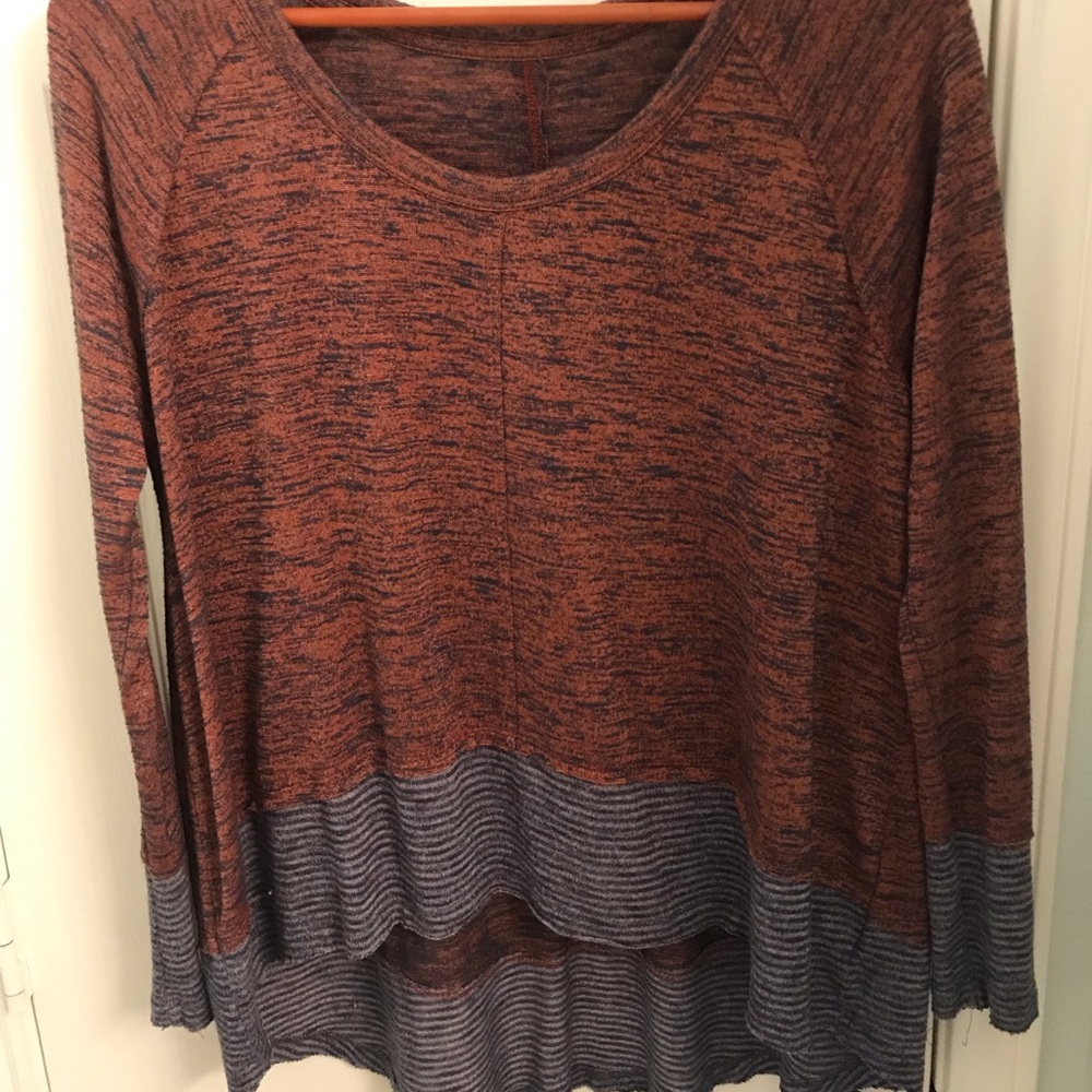 Francesca’s sweater - Picture 3 of 4